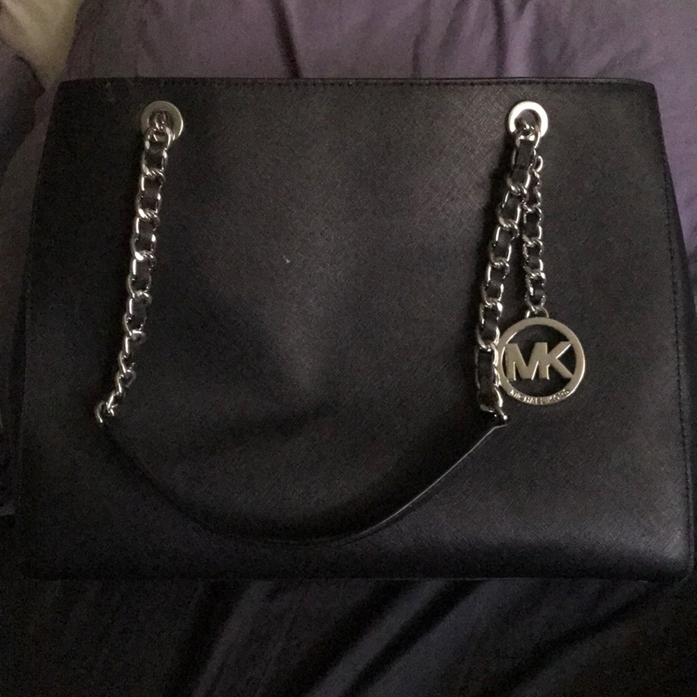 Authentic Michale Kors Shoulder bag.